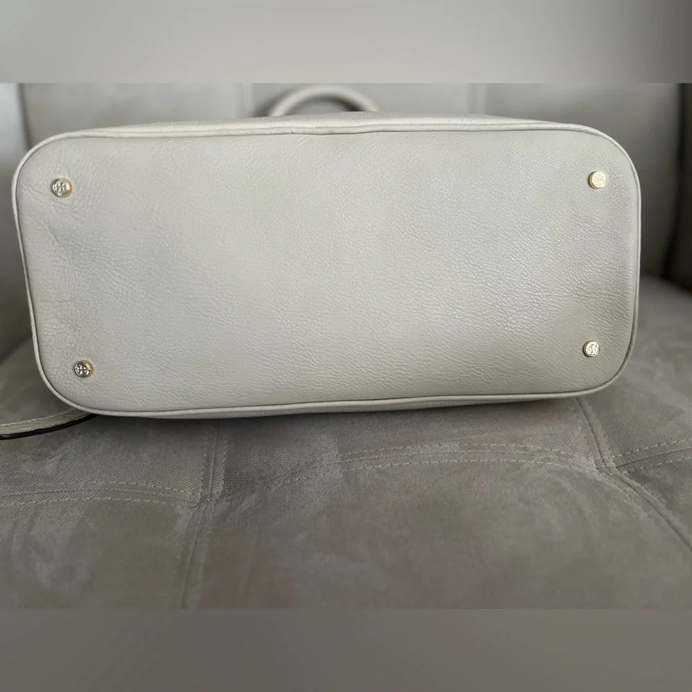 Tory Burch Pebbled Leather Bag - Picture 5 of 10